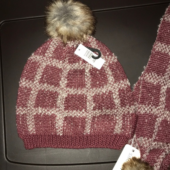 Simply Noelle Beanie hat and scarf - Picture 2 of 2